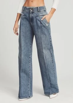 Gladys Jean -Zesty Dresses Sales 210921 RETROFETE ECOMM SET2 SHOT25 4355