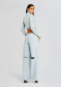 Wrenley Low-Rise Jean -Zesty Dresses Sales Ecommerce Crop 23 12 18 CHRISSYJACKET WRENLEYJEAN SKYLIGHT 2630 ECOMM 0aa94b72 f6bf 4ec5 8189 364905cdcc49