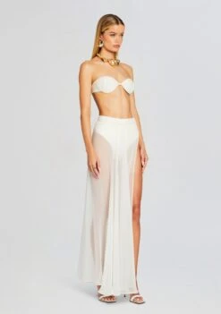 Yolanda Bikini Top -Zesty Dresses Sales Ecommerce Crop 24 01 10 YOLANDABIKINITOP CREAM BEATRIZNECKLACE BRONZE 0089 ECOMM